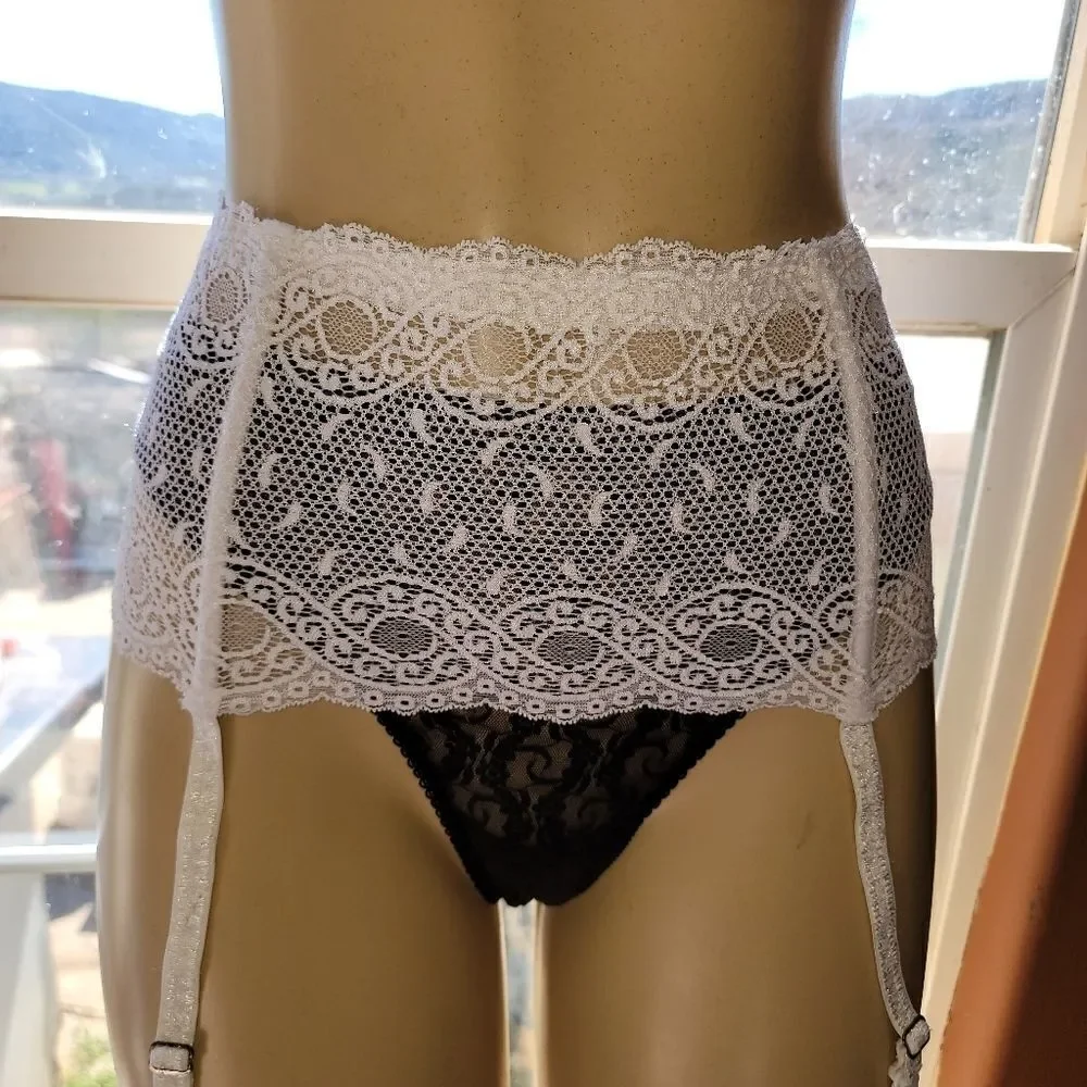 INC white lace garter with boning (large)